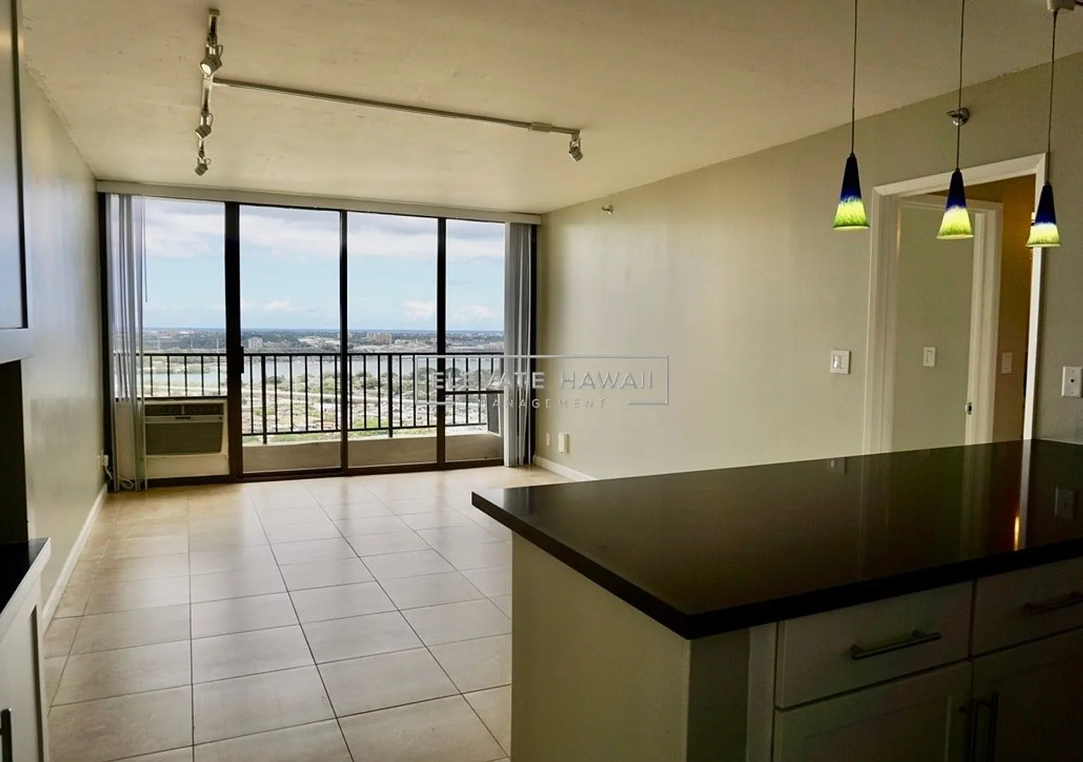 Ocean Views!! Pearl Regency 1 Bed 1 Bath 2 Assigned Parking Stalls, Immaculate Unit — Photo 1