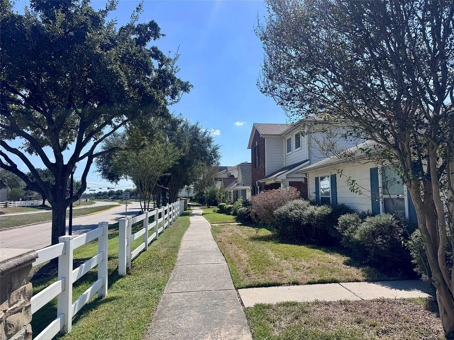 3 bed, 2.0 bath, 1412 sqft, $1,780 — Photo 3