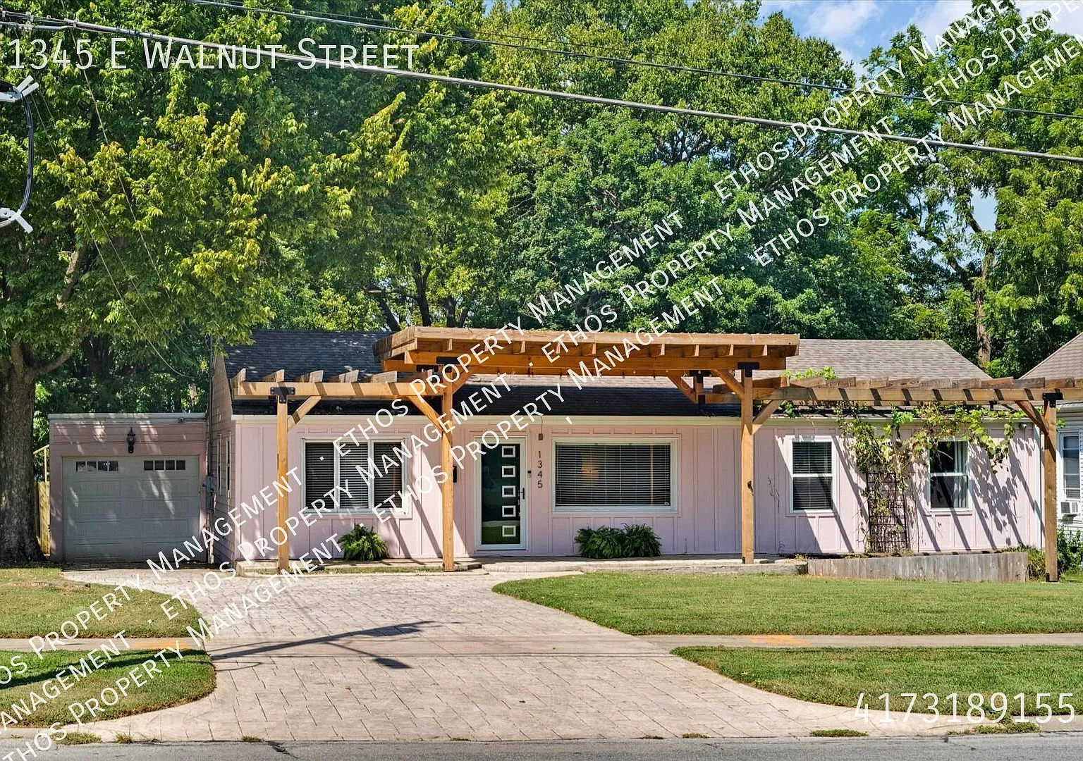 Available now! Spacious home with gorgeous lighting in Springfield, MO! Book a tour now! — Photo 1