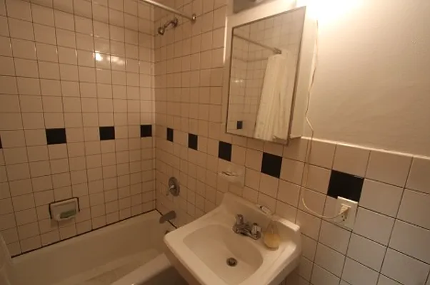 Rented by Robyn Lee, LREB | media 43