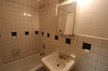 Rented by Robyn Lee, LREB