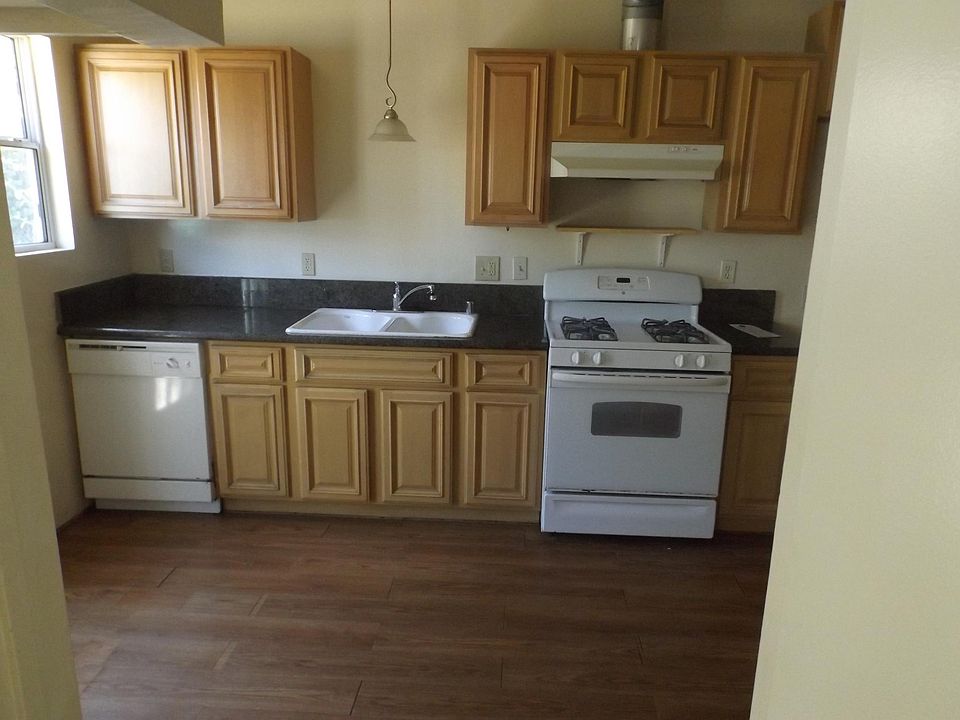 2nd image of 1810 Huntington Ln