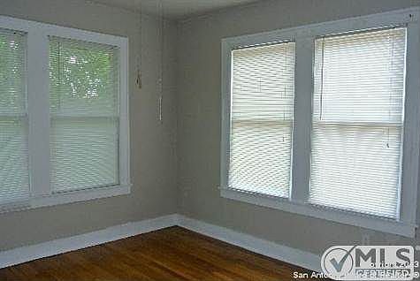 5th image of 412 Gillespie St