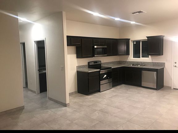 3rd image of 851 W Idaho St