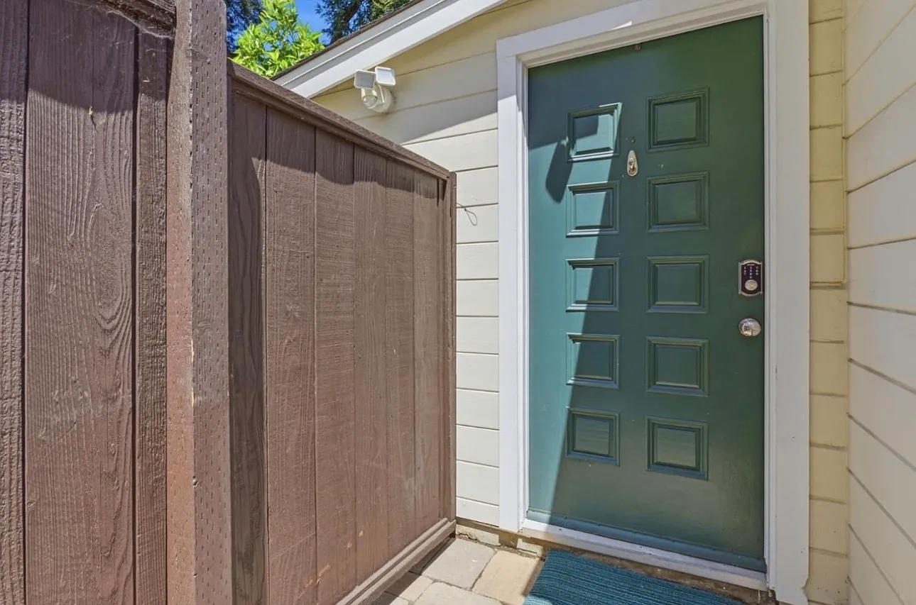 Studio, 350 sqft, $3,500 — Photo 2