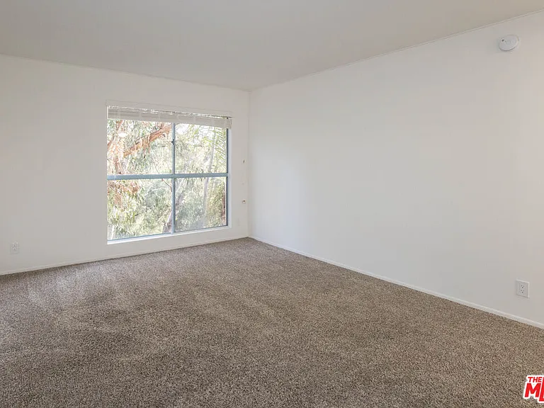 410 S Barrington Ave #205 — Photo 23