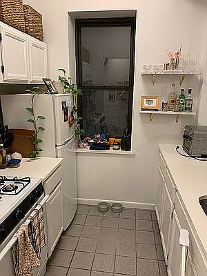 4th image of 122 Orchard St #4A
