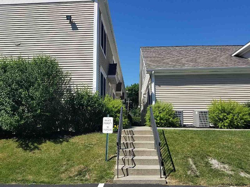 2nd image of 1112 WESTERN Avenue #1