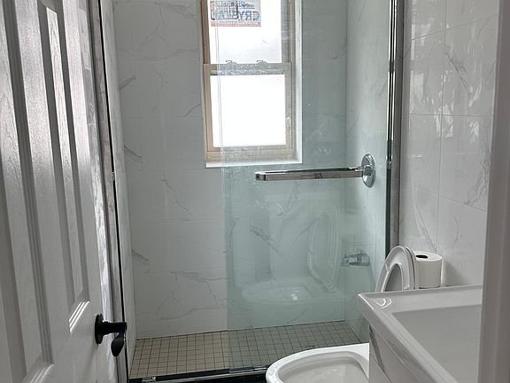 5th image of 1118 124th St #2R