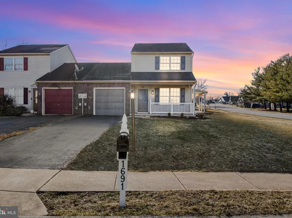 1691 Weeping Willow Ln, Dover, PA 17315