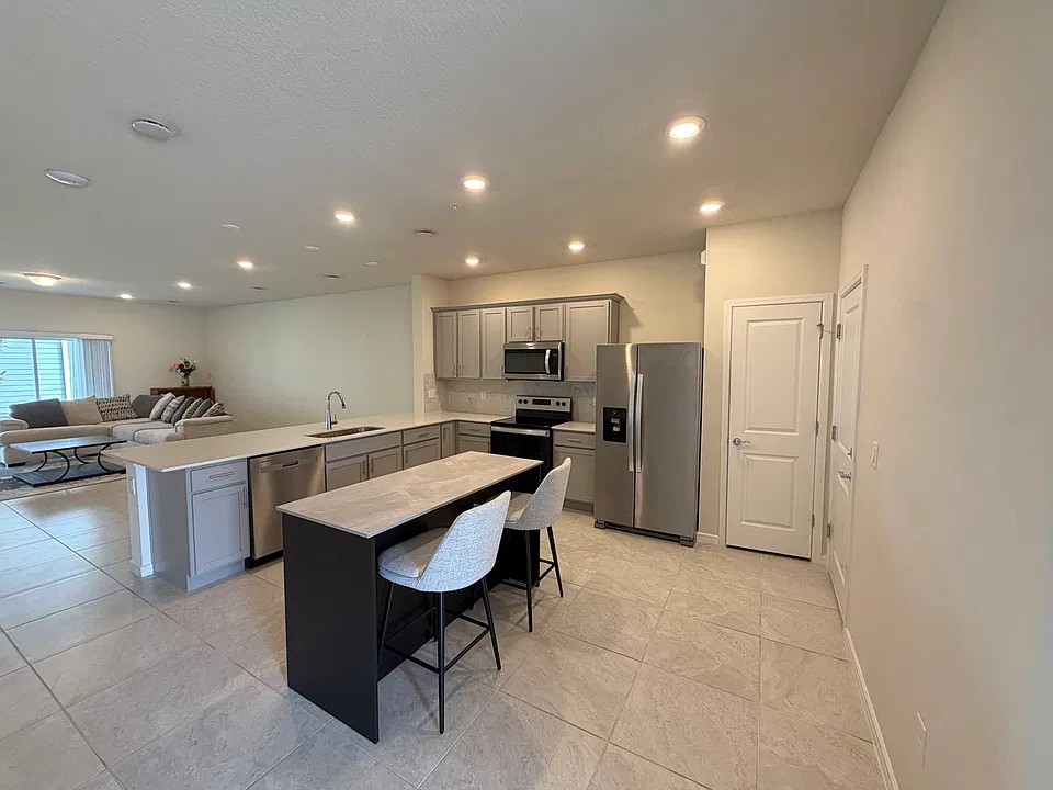 2813 Bright Bird Ln
