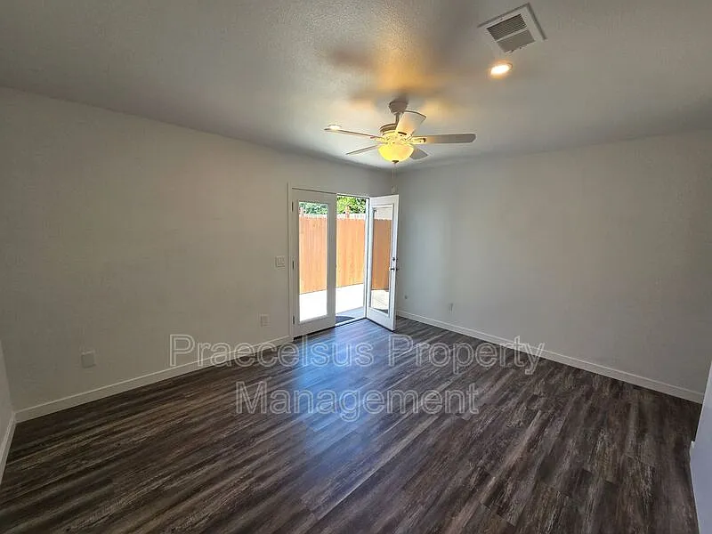 Studio, 1.0 bath, 250 sqft, $1,495 — Photo 2