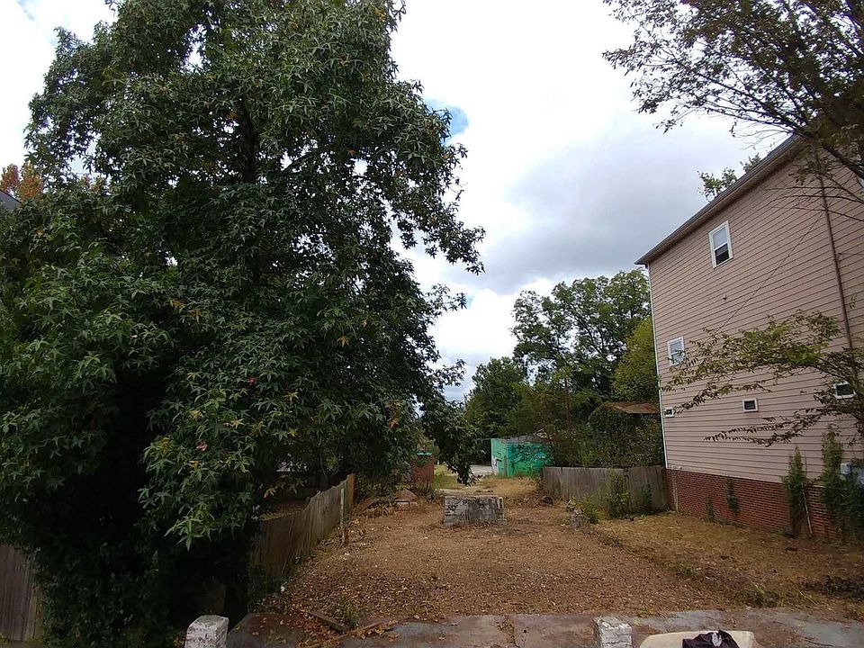 1st image of 815 Spencer St NW