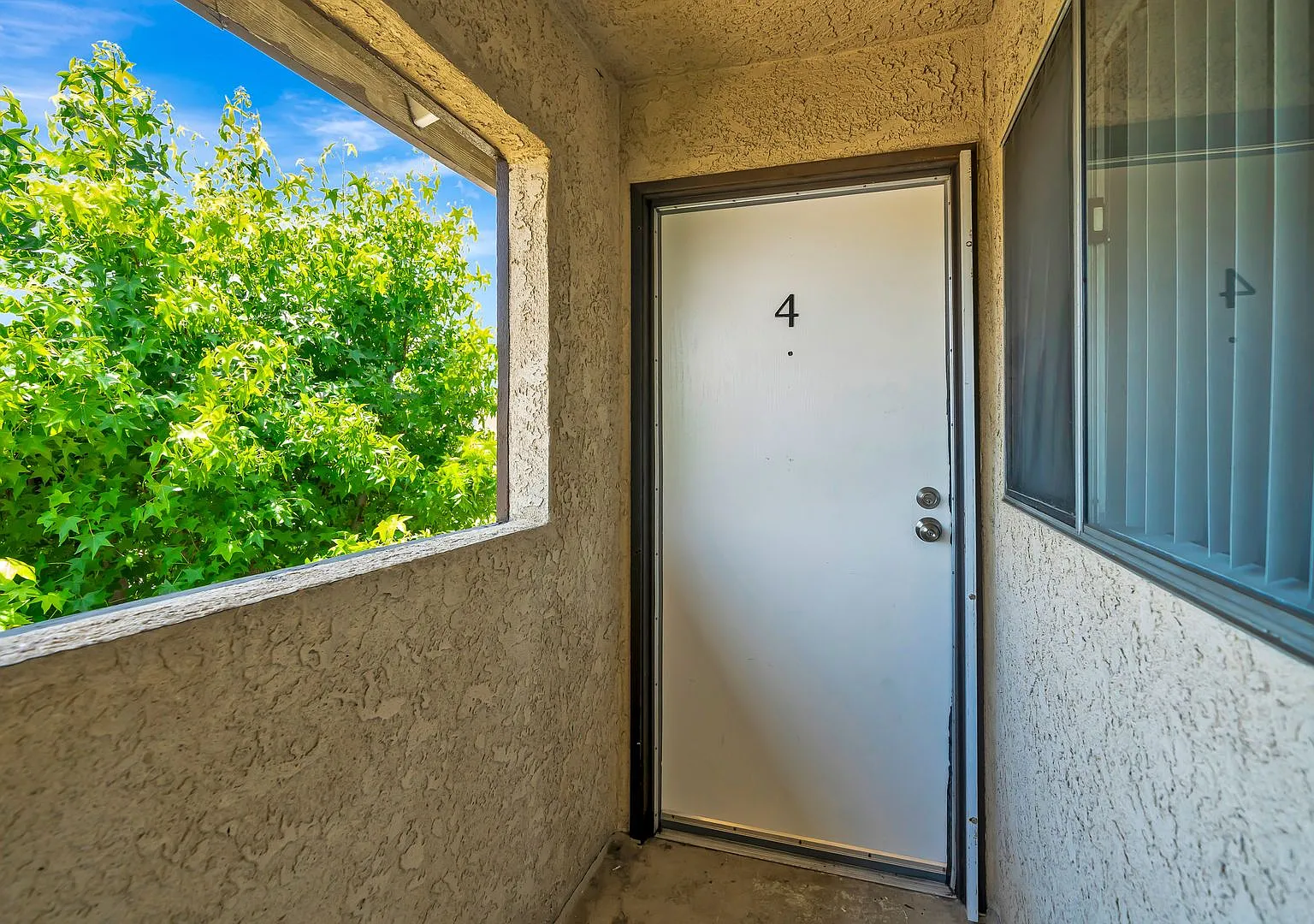 Bright 1 Bedroom Apartment Near NoHo Arts District — Photo 3