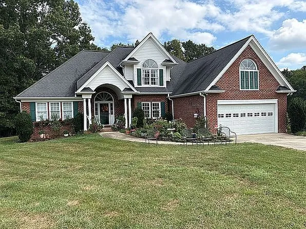 207 Mandolin Trl, Pinnacle, NC 27043