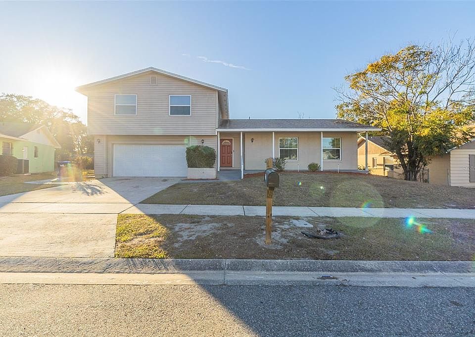 1st image of 2220 Menomonee Ct