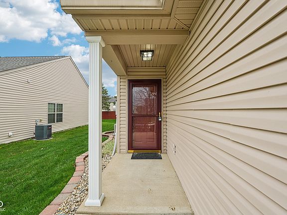 5th image of 10681 Whippoorwill Ln