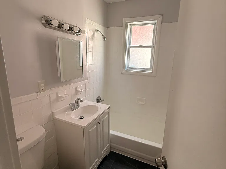 381 Leslie St #1 — Photo 2