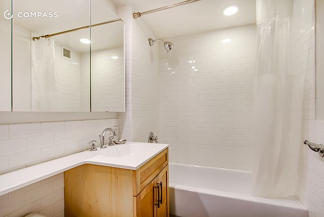 1st image of 516 W 47th St APT N5b