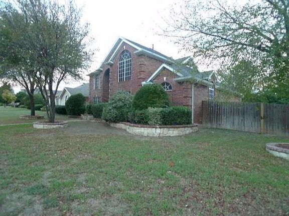 2nd image of 1014 Essex Dr