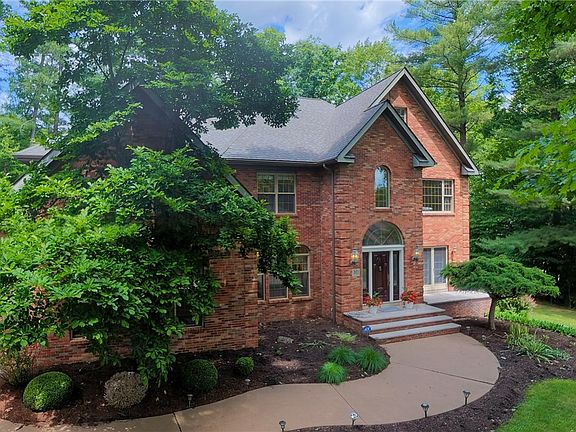 5th image of 10 Linden Ln