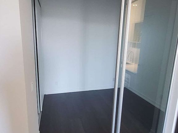 4th image of 950 Portage Pkwy #4007