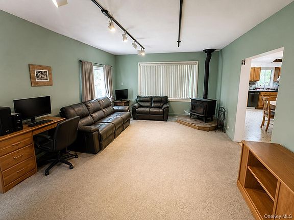 4th image of 213 Mountaindale Road