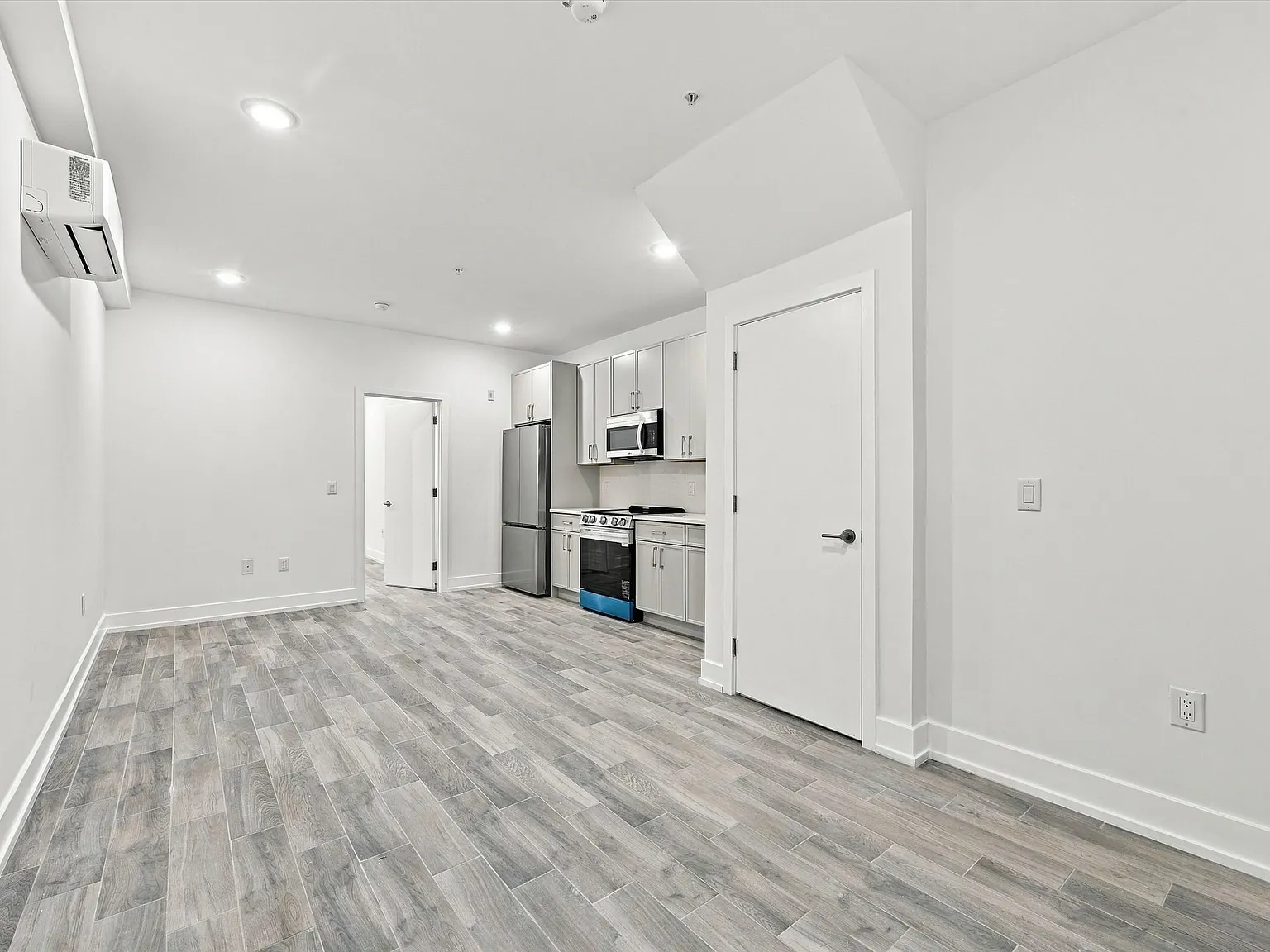 1 bed, $1,300 — Photo 4
