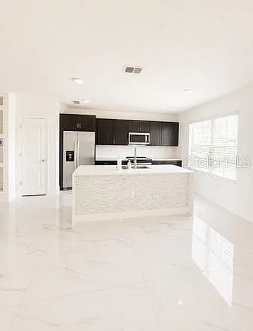 3 bed, 2.5 bath, 1569 sqft, $2,400 — Photo 4