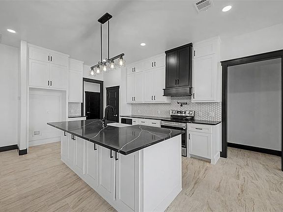 5th image of 2440 Canyon Cir