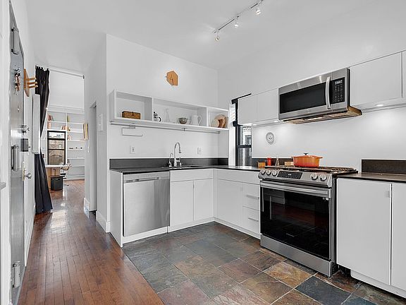 3rd image of 305 E 4th St APT 5