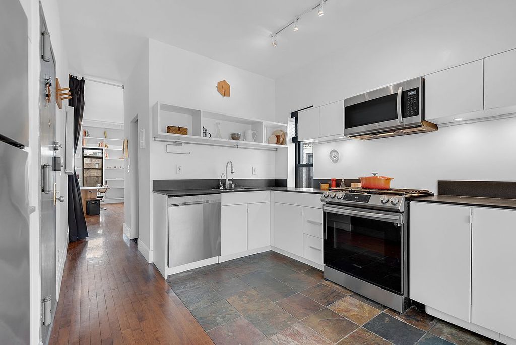 305 E 4th St APT 5, New York, NY - View 3