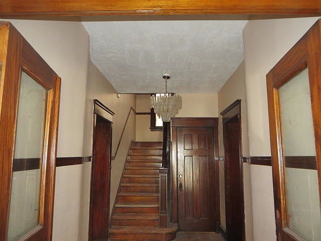 2nd image of 208 N Waller Ave