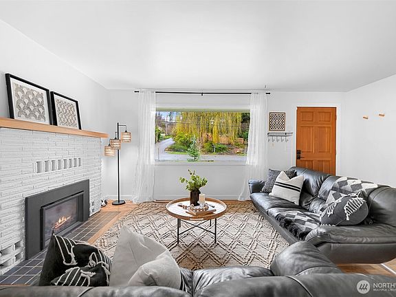 4th image of 2219 Old Lakeway Drive