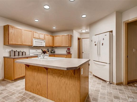 5th image of 19610 207th Street Ct E