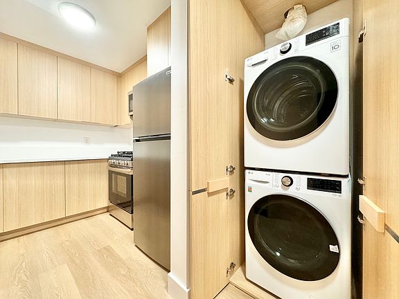 2nd image of 1017 Ocean Park Blvd #2A