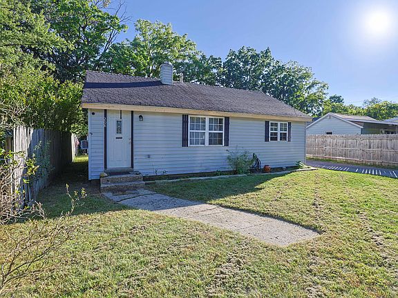 2nd image of 208 Dewey St
