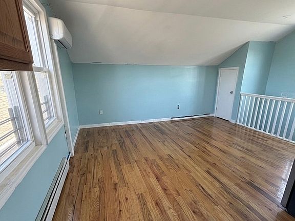 2nd image of 1627 Yates Ave #3