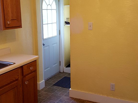 Entrance to side door 