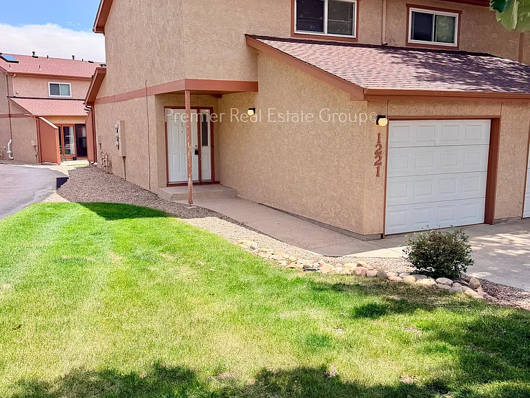 1221 Holland Park Blvd — Photo 2