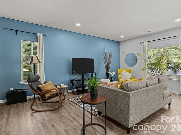 5th image of 822 Lakehill Rd