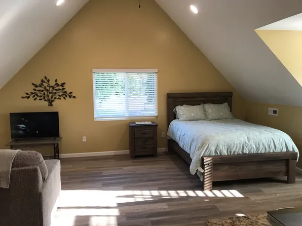 518 Depot St #1, Chapel Hill, TN 37034