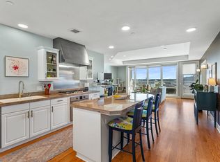 2020 SW Market Street Dr APT 303, Portland, OR 97201