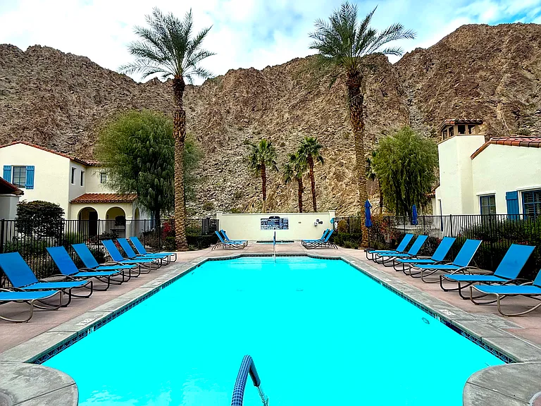 POOL ONE MINUTE WALK AWAY