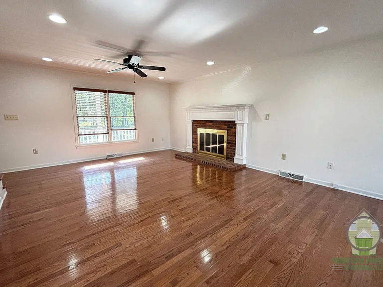 124 Oak Grove Lake Rd — Photo 4