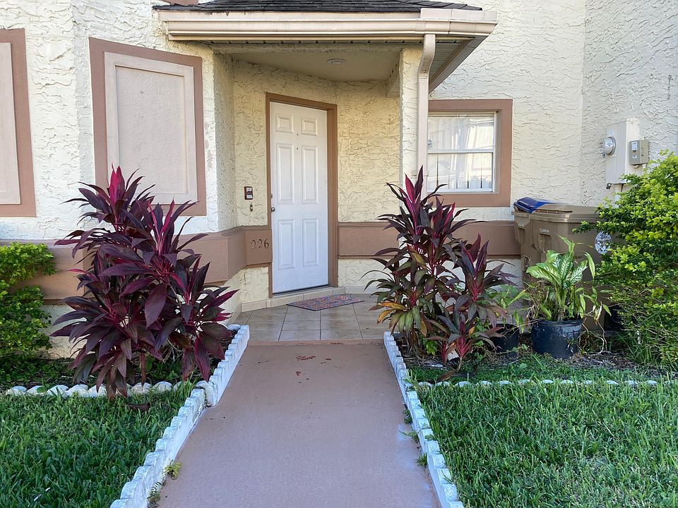 1st image of 226 Dawn Ct
