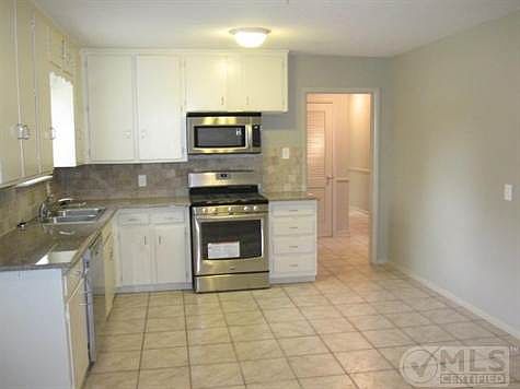 3rd image of 864 Lee Dr