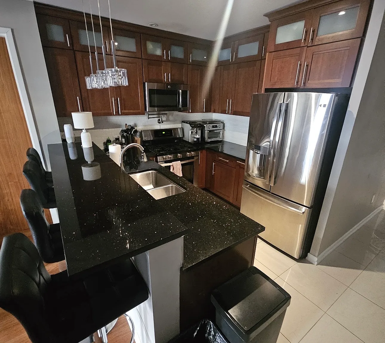 2 bed, 1.5 bath, 900 sqft, $4,400 — Photo 3