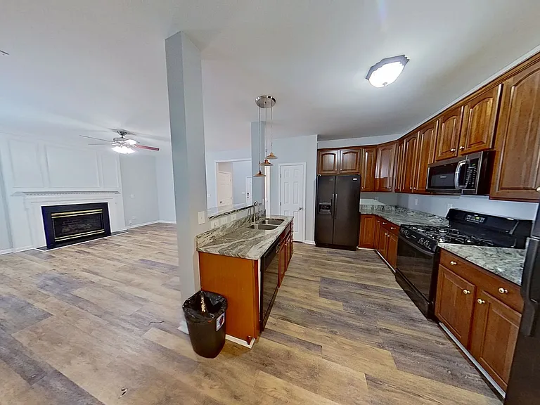 16100 Sunninghill Park Rd — Photo 2