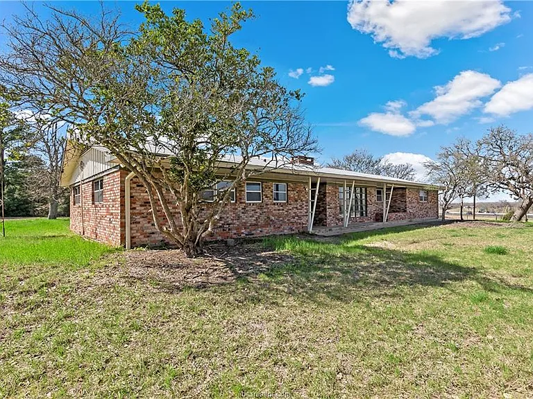 21086 State Highway 6 S — Photo 1